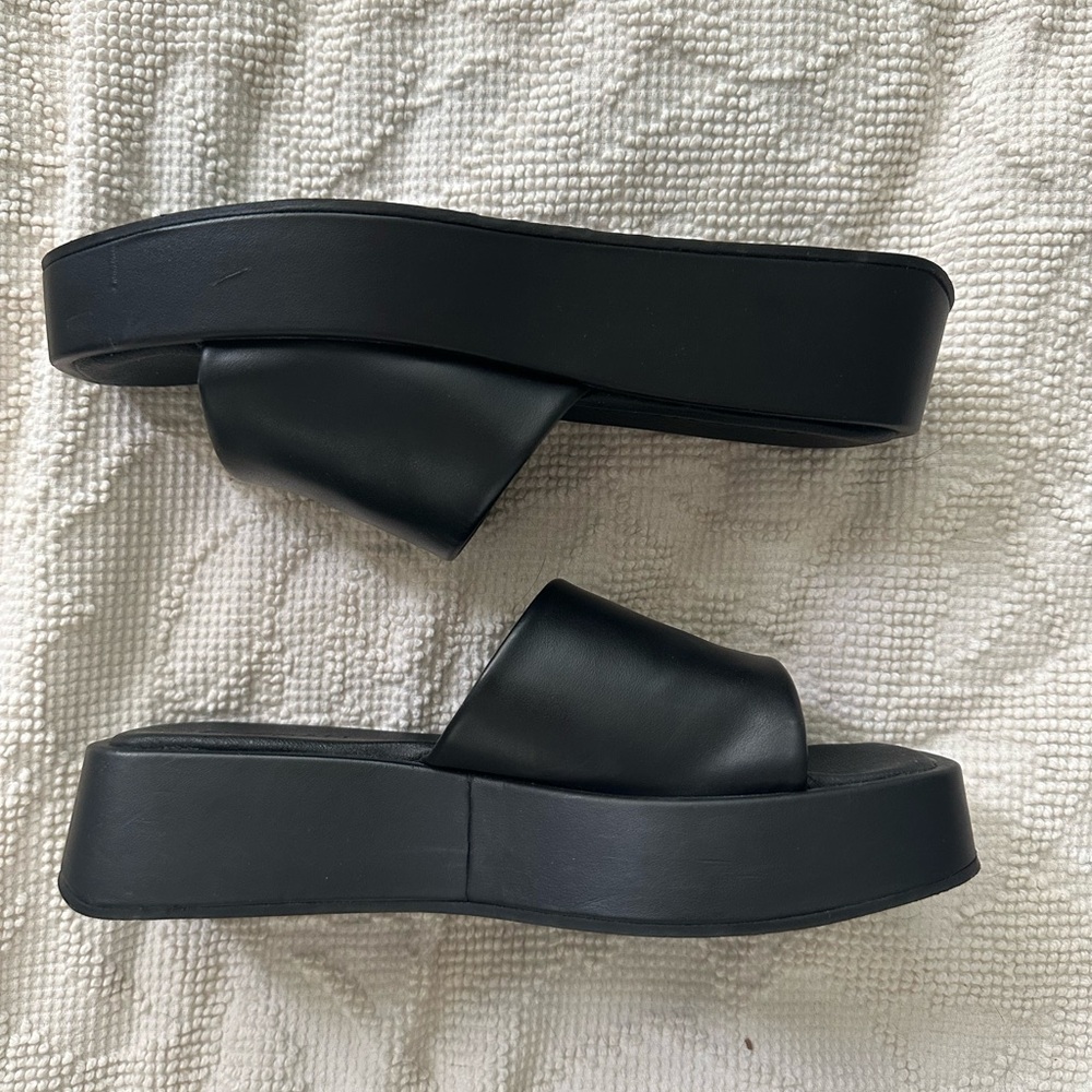 Alohas Svegan Janice sandal - worn once, in great condition